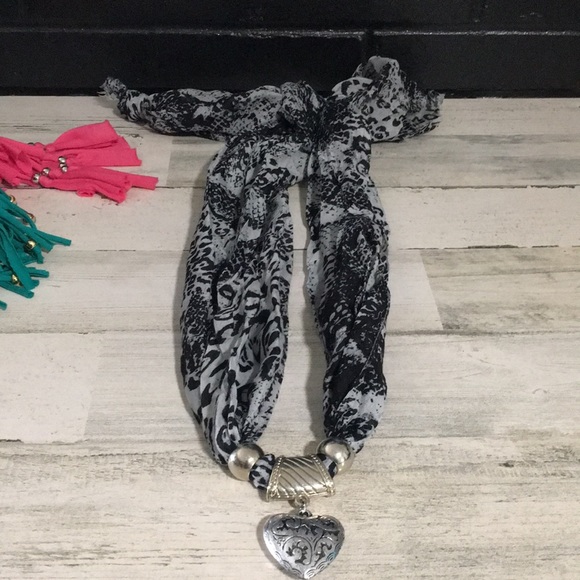 Woman’s scarf lot with beading and silver tone hanging pendants - Picture 9 of 12